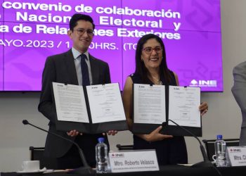 Firman INE y SRE convenio para el voto presencial de connacionales en el extranjero