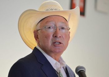 Esto dijo Ken Salazar sobre la problemática del fentanilo