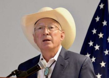 Esto dijo Ken Salazar sobre la llamada de López Obrador y Joe Biden