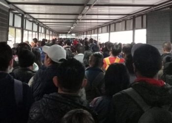 Línea 9 del Metro, saturada y lenta