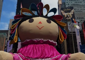 Este país recibe a Lelé, la muñeca más representativa de México