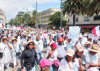 Esto dijo López Obrador sobre los simpatizantes de la SCJN que marcharon