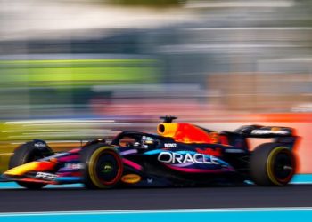 Verstappen delante de Sainz en Miami; ‘Checo’ acabó cuarto y Alonso, quinto