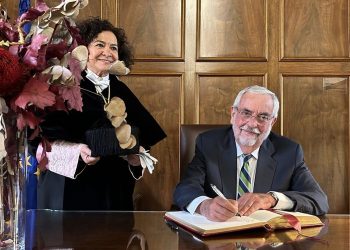 UNAM recibe Medalla de Oro de la Universidad de Granada