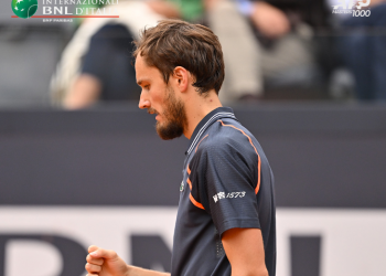 Daniil Medeved arrasa a Yannik Hanfmann en Roma