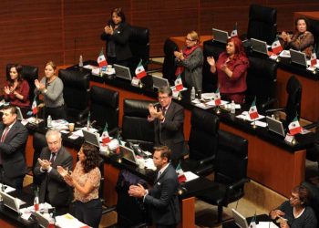 Esto dijo AMLO sobre fast track de Morena en el Senado