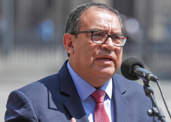 Gobierno de Perú asegura que está siendo atacado por los presidentes de México y Colombia