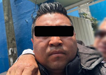 Persona que arrojó a perrito a un cazo resultó ser policía