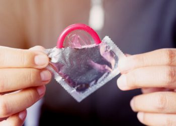 Cofepris alerta sobre falsificación de preservativos
