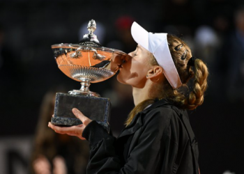Rybakina se proclama campeona en Roma tras el abandono de Kalinina