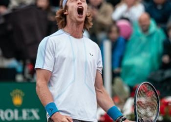Rublev empieza con victoria ante Molcan