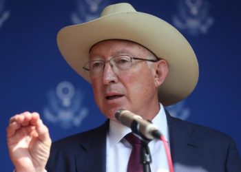 ¿Sabes cuánto ha destinado Estados Unidos para avanzar en el tema laboral? Esto dijo Ken Salazar