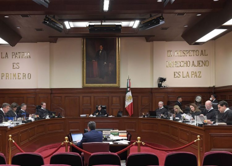 CIUDAD DE MÉXICO, 2ABRIL2023.- El Pleno de la Suprema Corte de Justicia de la Nación (SCJN), como resultado del análisis de las impugnaciones formuladas por la Comisión Nacional de los Derechos Humanos en contra de diversas disposiciones de la Ley de la Guardia Nacional, publicada el 27 de mayo de 2019, invalidó el artículo 9, fracción VI, donde se preveía la facultad de la Guardia Nacional para llevar a cabo operaciones encubiertas y de usuarios simulados, en la investigación para la prevención de delitos. Lo anterior, al considerar que se trataba de una técnica de investigación prevista especialmente para el Ministerio Público, que podría dar lugar a la obtención de pruebas ilícitas, así como a la violación a los derechos a la privacidad y a la no incriminación, además de que resultaba desproporcionada con relación a los beneficios que se pretendían obtener. FOTO: SCJN/CUARTOSCURO.COM
