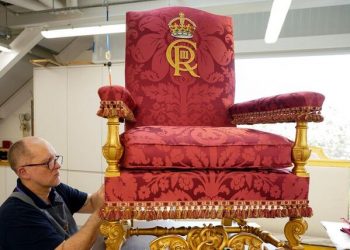 Coronación de Carlos III contará con colección de sillas históricas, te contamos