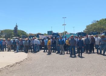 Séptimo día de bloqueo a instalaciones de PEMEX en Sinaloa, productores agrícolas amenazan con tomar aeropuertos