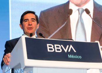 Advierte BBVA que decisiones políticas pueden obstaculizar el crecimiento económico