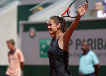 La rusa Kasatkina primera clasificada para octavos de final en París
