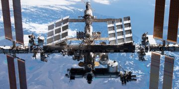 La NASA afina detalles para caminatas espaciales en la EEI