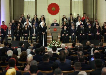 Erdogan jura el cargo de presidente de Turquía