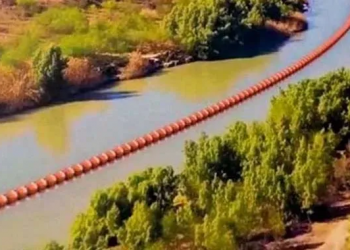 Gobernador de Texas busca instalar un muro flotante