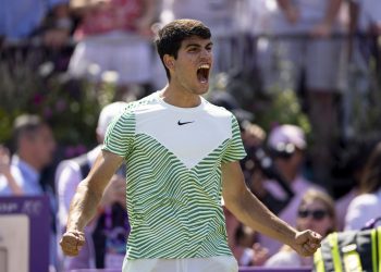 Alcaraz, con 20 años, ya es campeón en tierra, pista dura y hierba