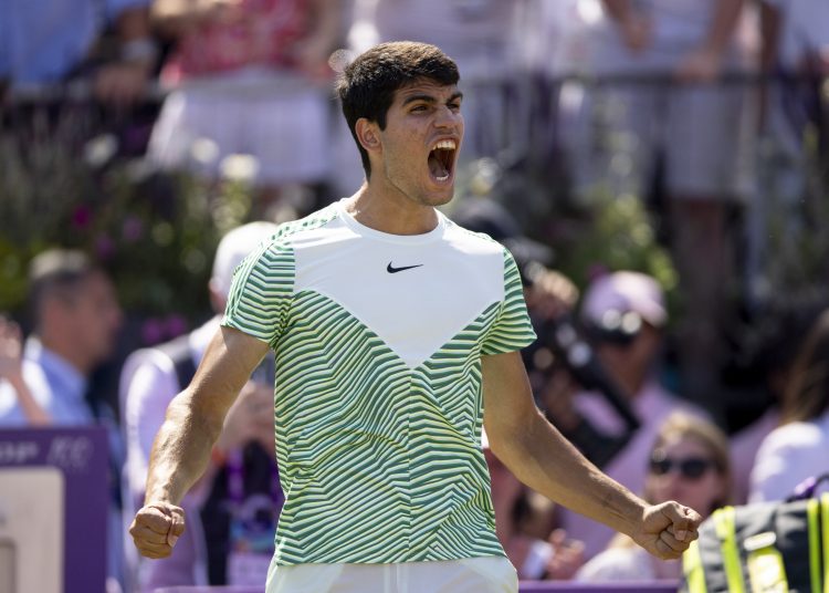 London (United Kingdom), 22/06/2023.- Carlos Alcaraz of Spain celebrates winning against Alex de Minaur of Australia during their final match at the Cinch Tennis Championships in London, Britain, 25 June 2023. (Tenis, España, Reino Unido, Londres) EFE/EPA/TOLGA AKMEN