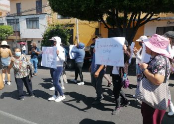 Pobladores se manifiestan para exigir la liberación de 11 personas, entre ellas una menor de edad