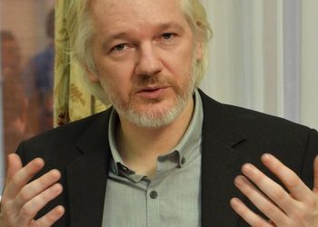 El Papa recibió a la esposa de Assange y a su familia en el Vaticano