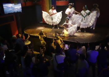 Ballet Folklórico LGBTQ+ rompe estereotipos en el centro de México