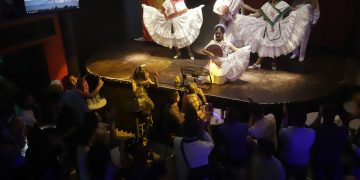 Ballet Folklórico LGBTQ+ rompe estereotipos en el centro de México