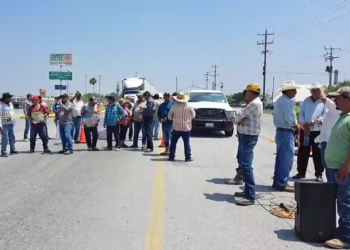 Bloquean agricultores de Tamaulipas carretera federal en San Fernando