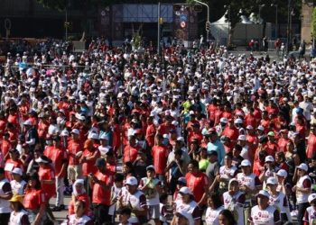 Se rompe récord de Clase Masiva de Box con 30 mil personas en el Zócalo Capitalino