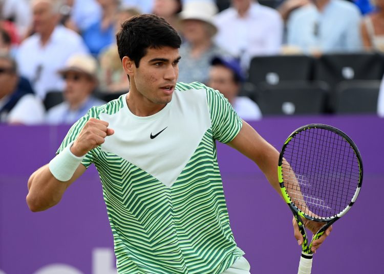 London (United Kingdom), 23/06/2023.- Carlos Alcaraz of Spain in action against Grigor Dimitrov of Bulgaria during their quarter final tennis match at the Cinch ATP Tour Championships in London, Britain, 23 June 2023. (Tenis, España, Reino Unido, Londres) EFE/EPA/ANDY RAIN