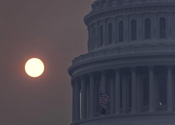 Humo alerta y asfixia a Estados Unidos