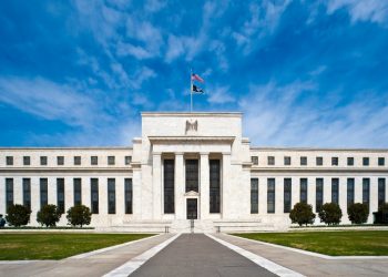 FED mantiene estable su tasa de interés