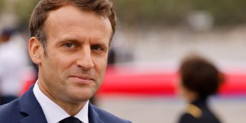 Esto pidió Emmanuel Macron a padres de familia tras disturbios