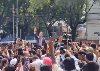 En medio de la batucada y los piranchicos chiapanecos se registra Manuel Velasco como aspirante presidencial de la 4T