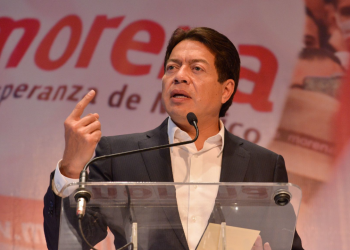 Mario Delgado acusa que han intervenido su teléfono