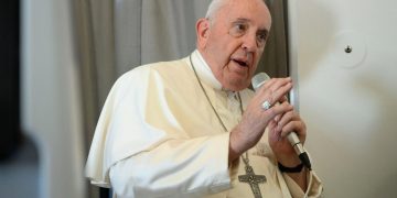 El Vaticano suspende la agenda del Papa Francisco por su operación