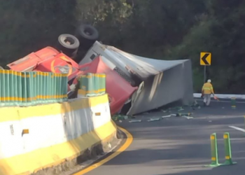 Continúa cierre de circulación en la autopista México-Cuernavaca