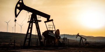 El petróleo Brent sube un 2,24 % hasta 76,68 dólares