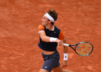 Casper Ruud vence a Alexander Zverev en tres sets y es segundo finalista de Roland Garros