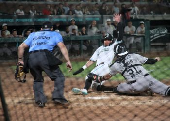 Saraperos se lleva triunfo ante Mariachis para amarrar la serie 