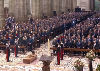Cuerpo de Silvio Berlusconi es velado en la catedral de Milán