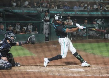 Sultanes vence a Saraperos en trepidante duelo para llevarse el clásico  