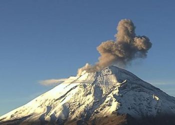 Popocatépetl registra explosiones de material incandescente
