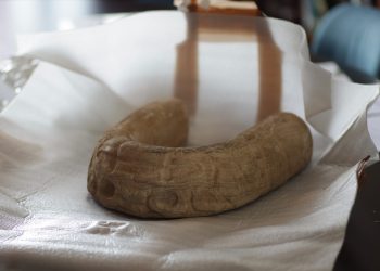 Desde Austria, se restituye al pueblo de México un milenario yugo de piedra sedimentada