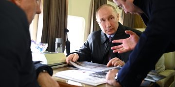 Vladimir Putin juega con dos ajedreces, a su conveniencia y modo: Contreras
