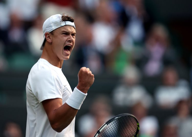 Wimbledon (United Kingdom), 10/07/2023.- Holger Rune of Denmark reacts after taking the 5-2 lead in the fourth set as he plays Grigor Dimitrov of Bulgaria in their Men's Singles 4th round match at the Wimbledon Championships, Wimbledon, Britain, 10 July 2023. (Tenis, Dinamarca, Reino Unido) EFE/EPA/ISABEL INFANTES EDITORIAL USE ONLY