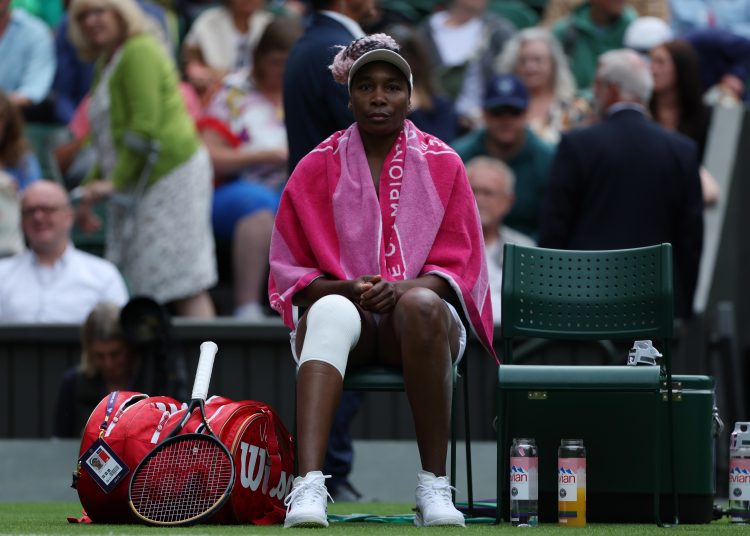 Wimbledon (United Kingdom), 03/07/2023.- Venus Williams of the USA during a break as plays Elina Svitolina of Ukraine in their 1st round match at the Wimbledon Championships, Wimbledon, Britain, 03 July 2023. (Tenis, Ucrania, Reino Unido, Estados Unidos) EFE/EPA/NEIL HALL EDITORIAL USE ONLY